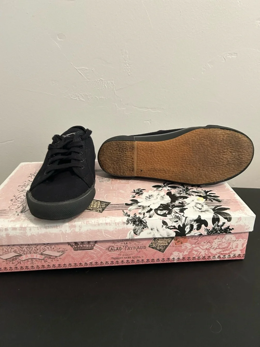 Reebok Men’s Black Low-Top Canvas Sneakers - Picture 5 of 5